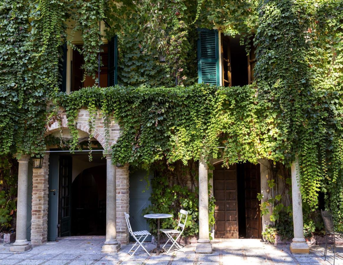 Bed and Breakfast Palazzo Sismonda Corneliano d'Alba Экстерьер фото
